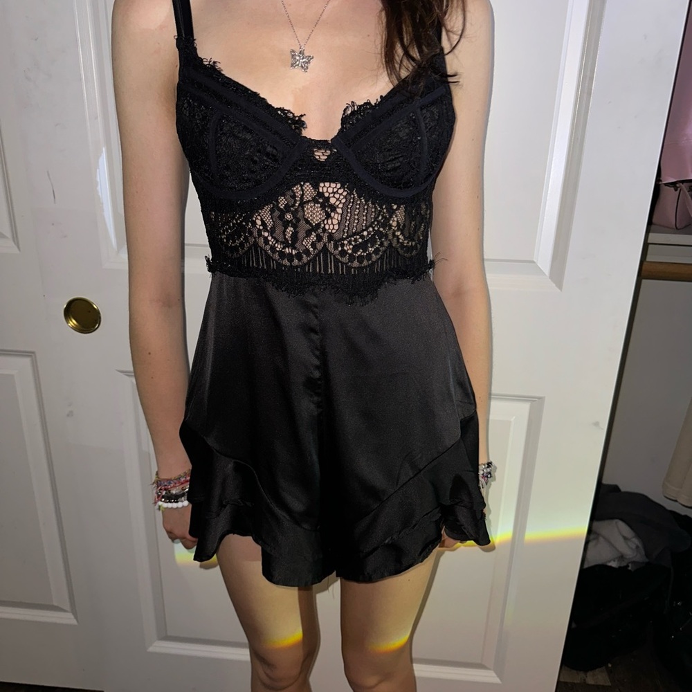 Mid-lace black romper